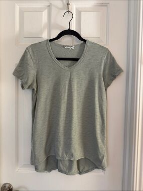 Wilt Olive Sage V-Neck Short Sleeve Tee small